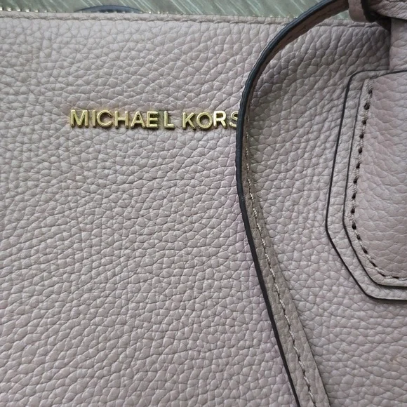 Michael kors purse - Picture 2 of 7